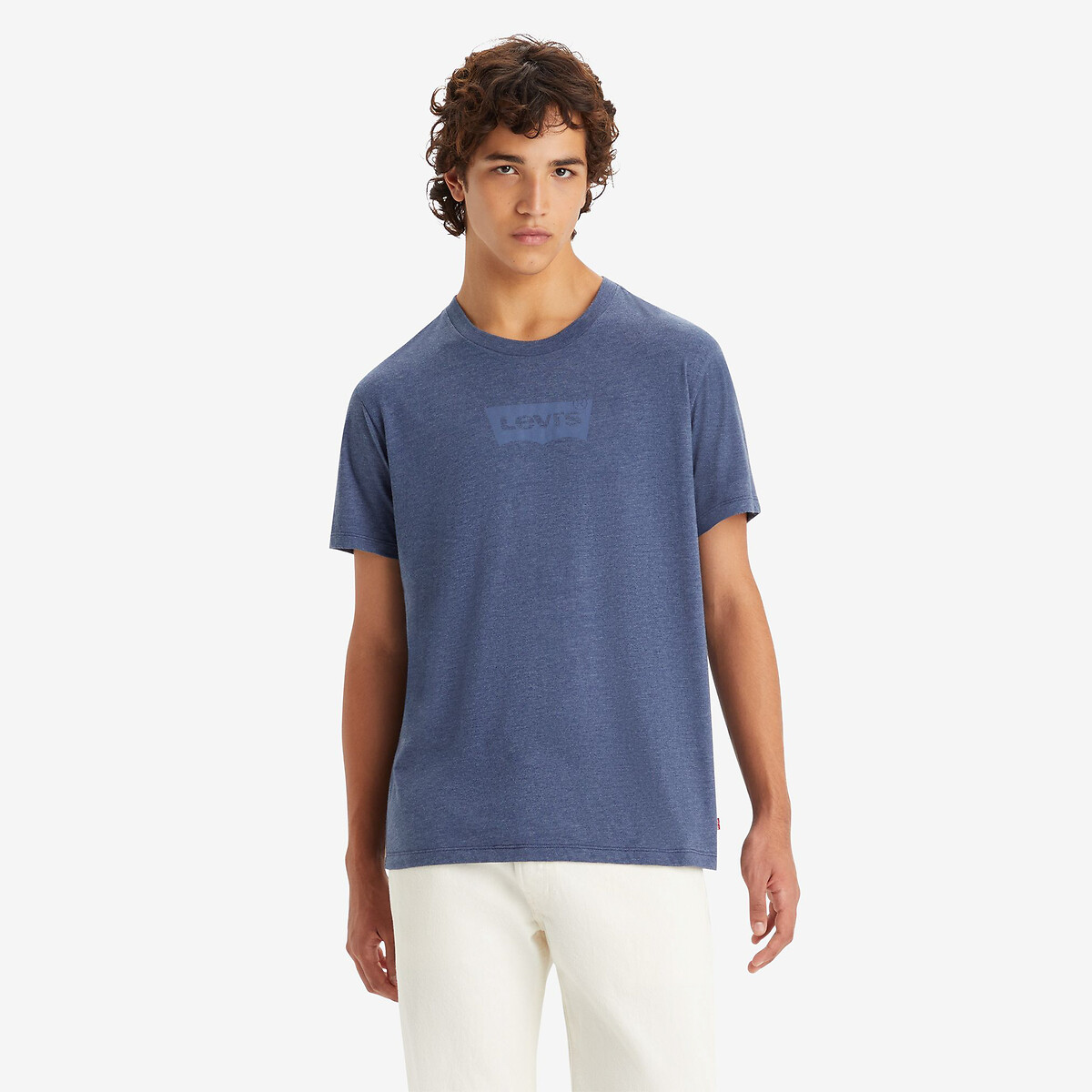 Camiseta LEVI'S com gola redonda e logotipo.