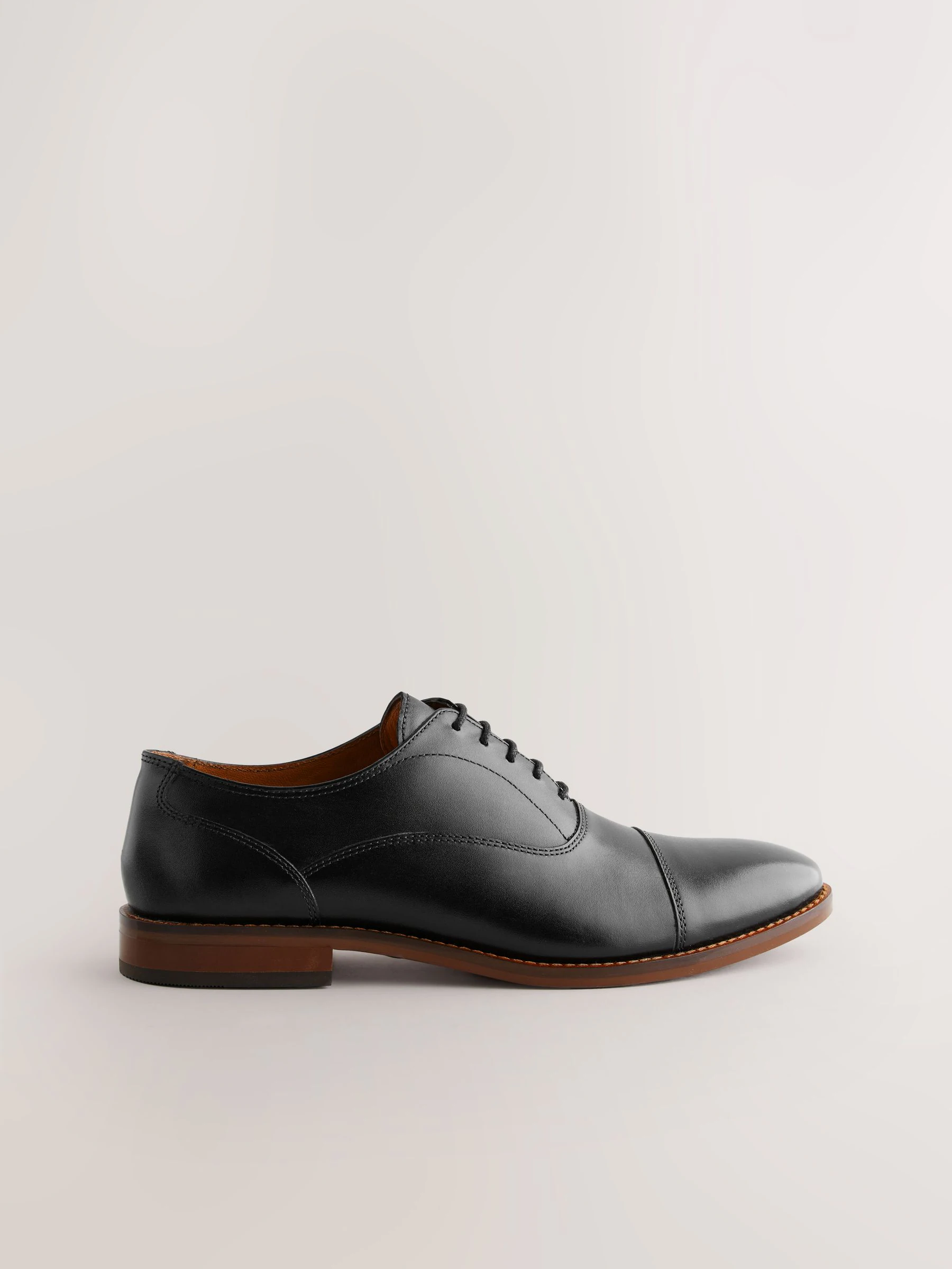 Zwart - Contrast Sole Leather Oxford Toecap Shoes