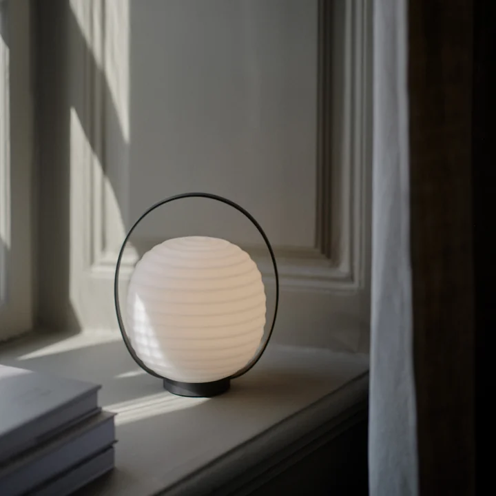 New Works - Lantern Portable Tischleuchte mit Akku, weiss / bronze dunkel