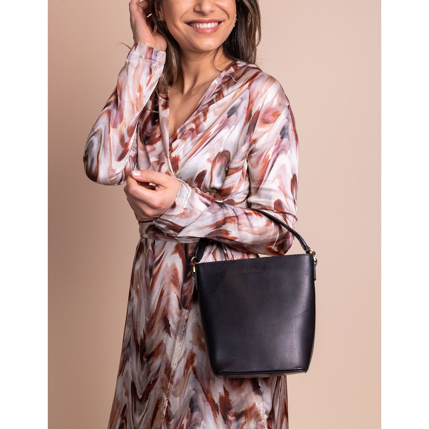 O My Bag Bobbi Bucket Bag Midi black
