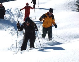 Schneeschuhwandern im Allgäu als originelle Geschenkidee