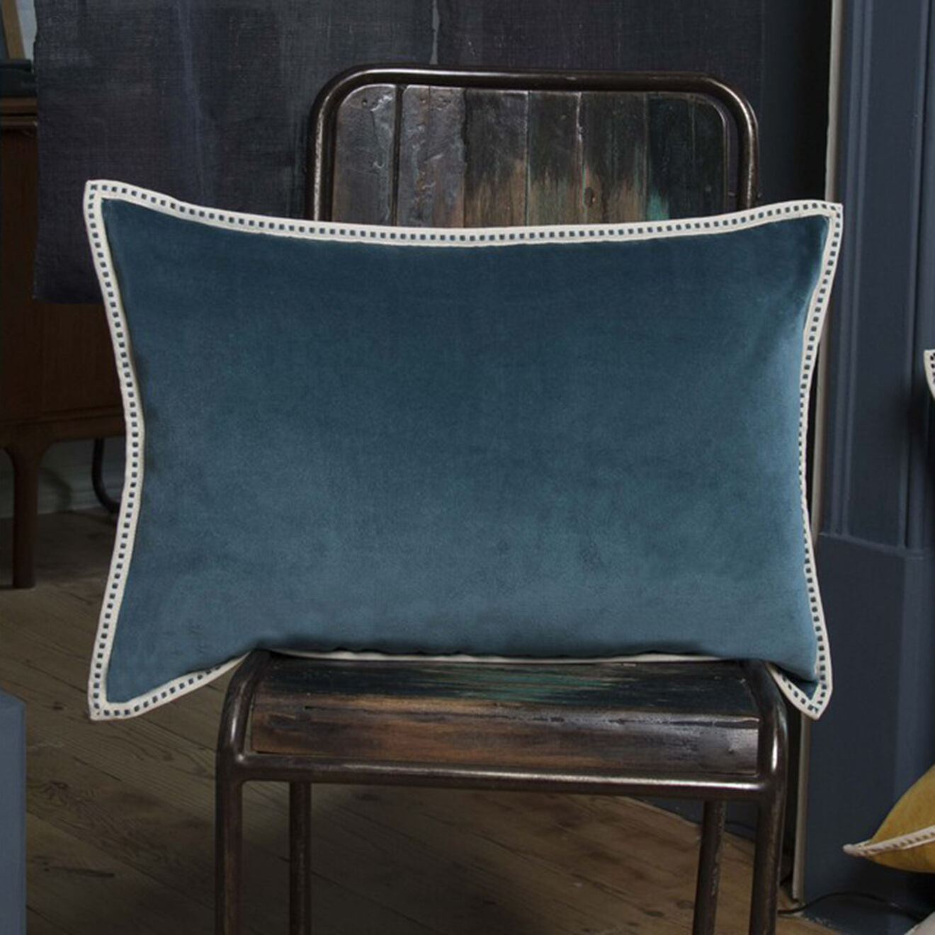 Febronie Housse de coussin velours Ella bleu peacock