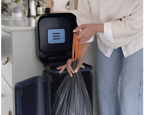 Joseph & Joseph afvalemmer met scharnierend deksel, pedaalemmer Porta 40 l blauw