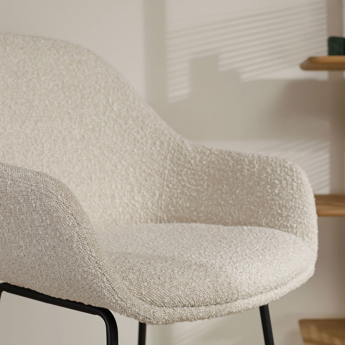Barkruk Nino-Mae bouclé beige - zwart onderstel - 75 cm