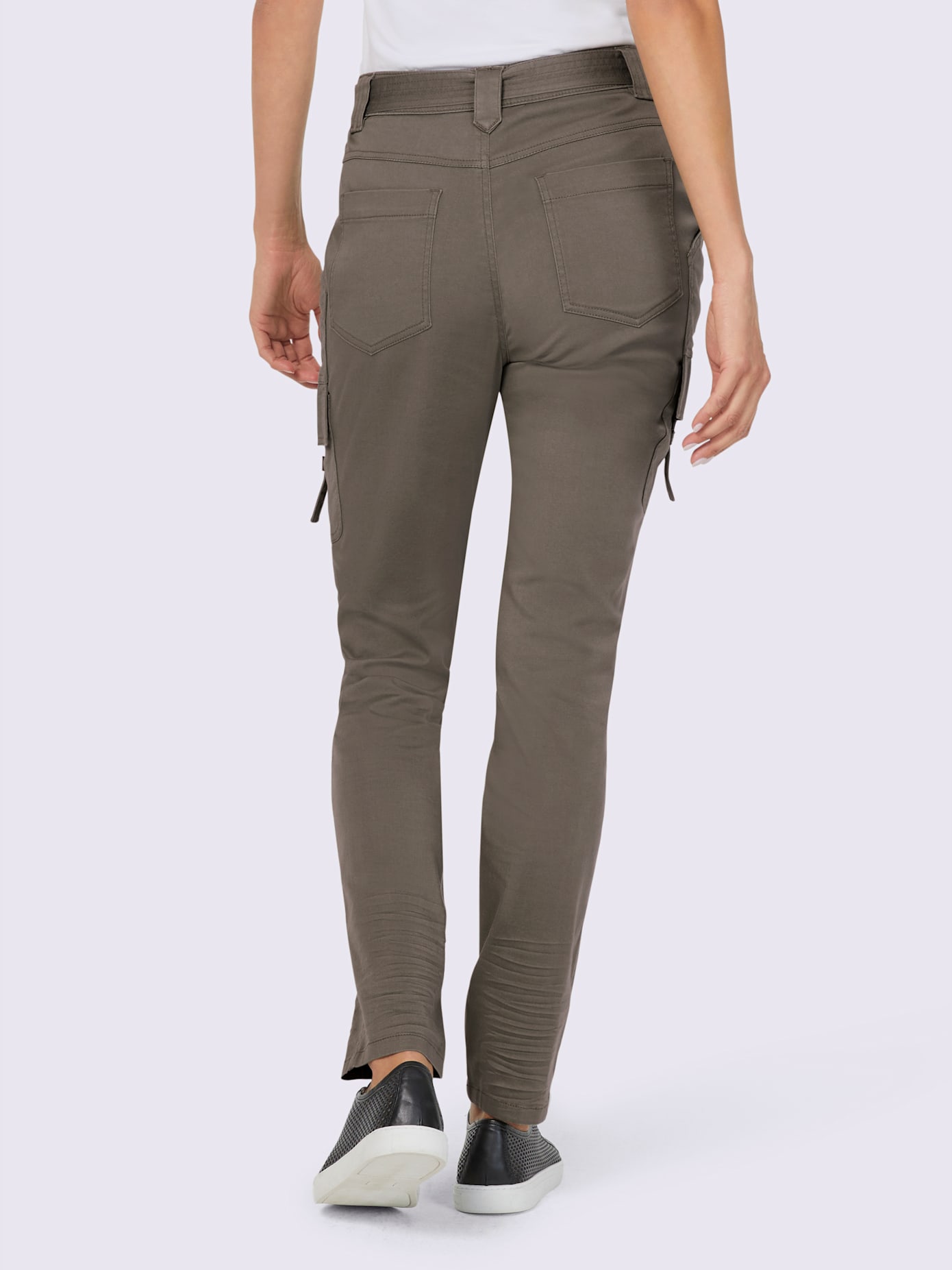 Pantalon cargo livré avec ceinture