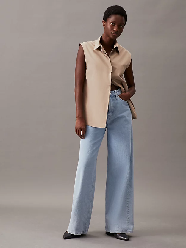 Calça jeans de cintura alta e pernas largas