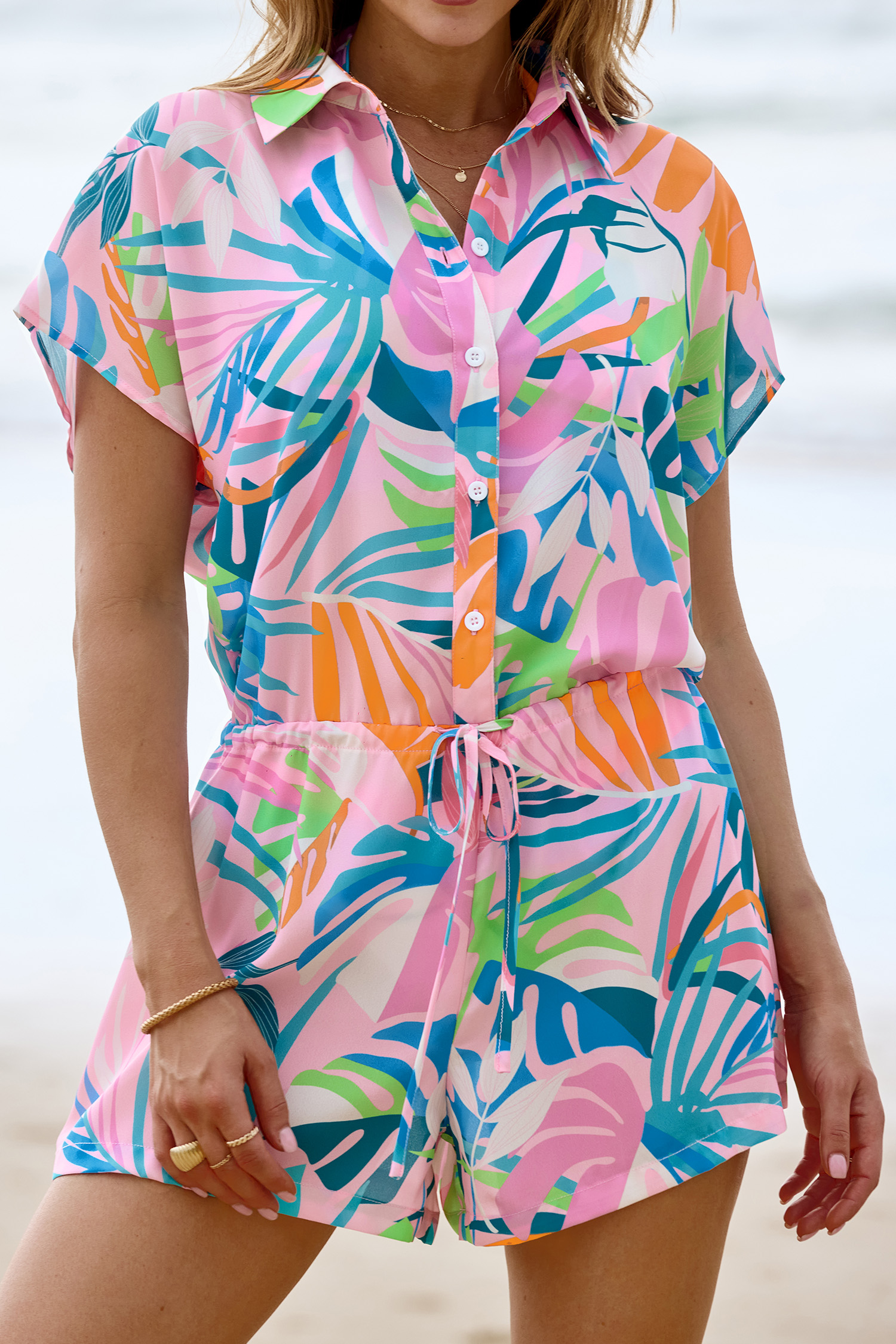Combishort avec col chemise et boutons sur le devant tropical