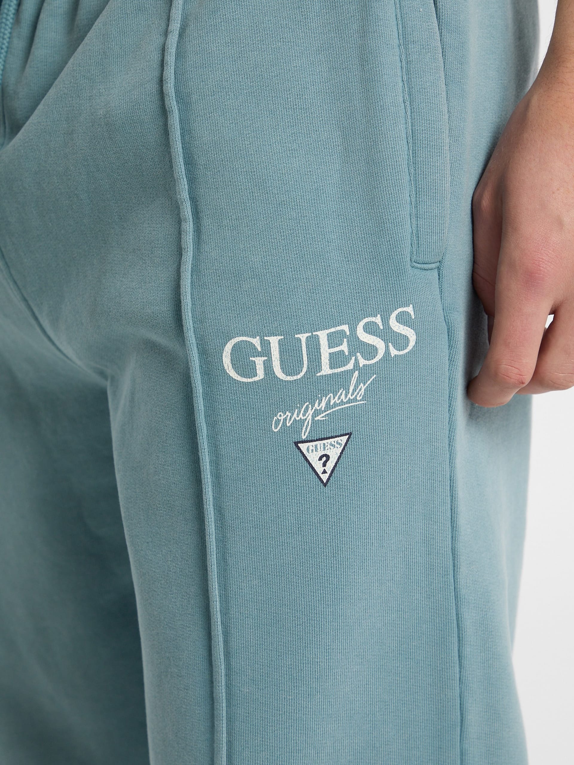 Calças de moletom tingidas em peça da GUESS Originals