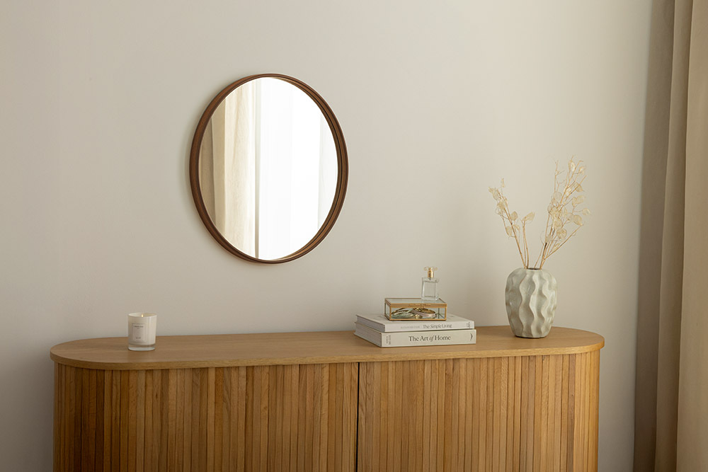 Runder Wandspiegel PORTRAIT 70cm braun in Walnussholz-Design