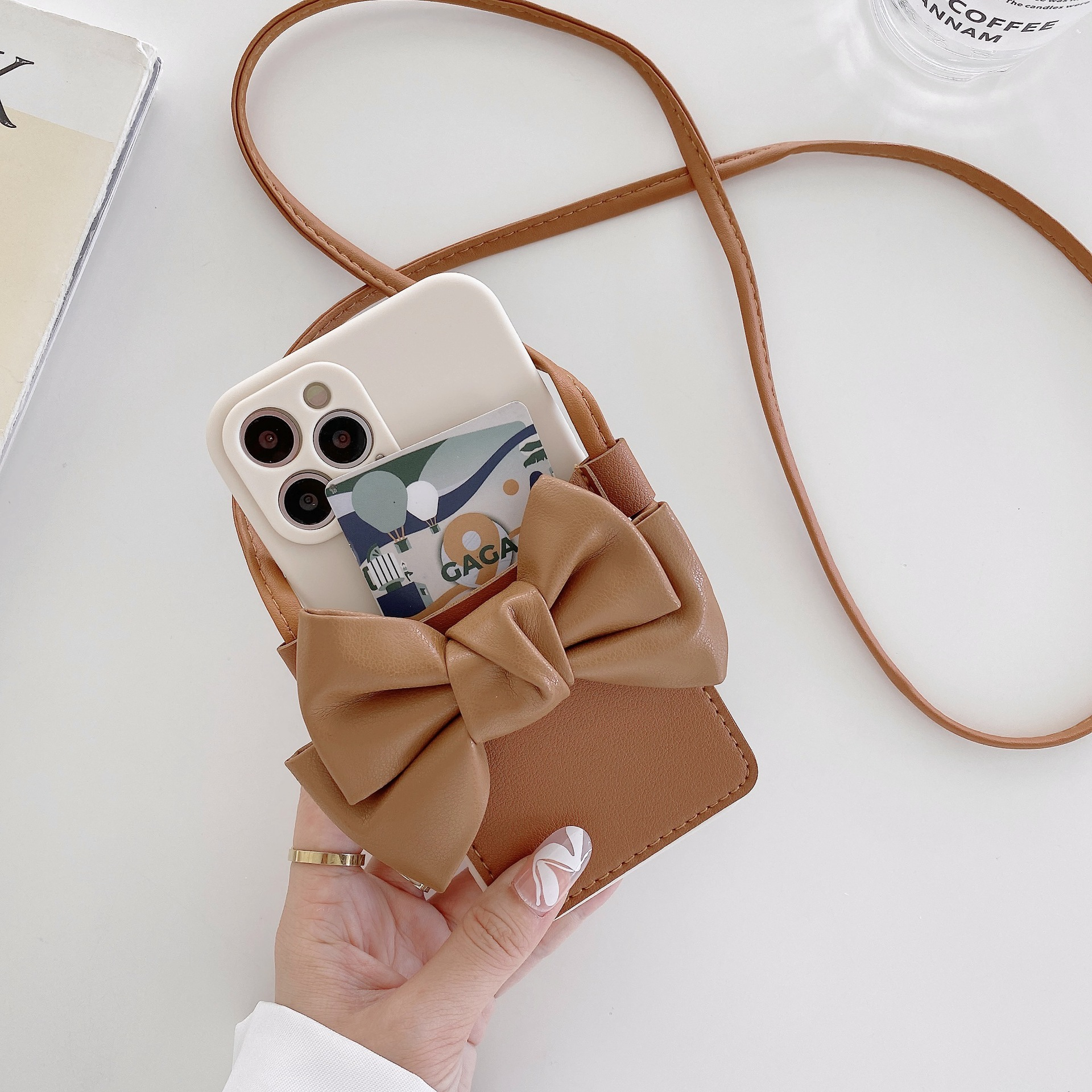 iPhone 13 Necklace Hybrid Schutz Hülle mit Schlaufe   Kartenfach (110cm) - Schwarz