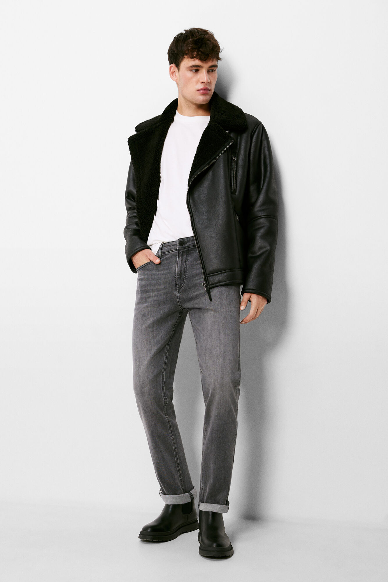 calça jeans slim de lavagem cinza escuro