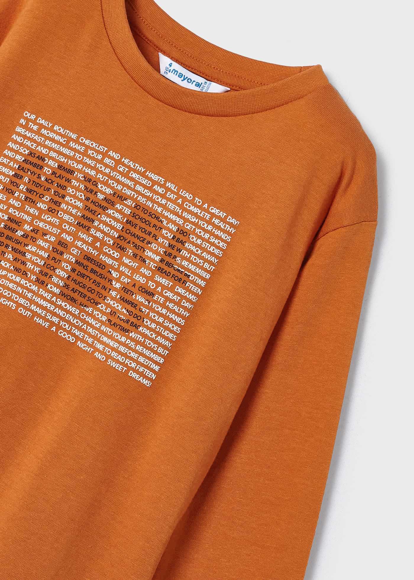 Camiseta Better Cotton com estampa de letras para meninos