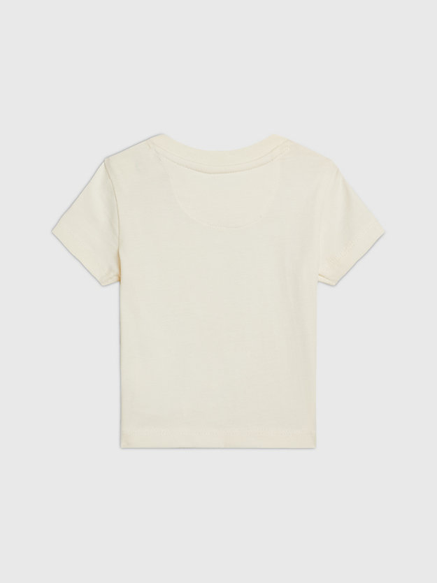 Camiseta infantil com logo desbotado