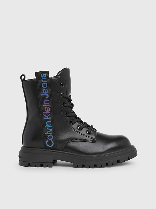 Botas infantis com cadarço