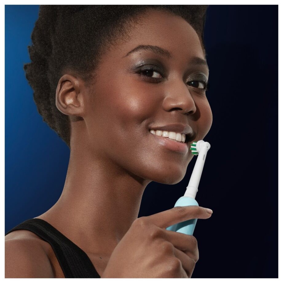Oral-B - Pro1 Turkis Elektrisk Tandbørste + TC