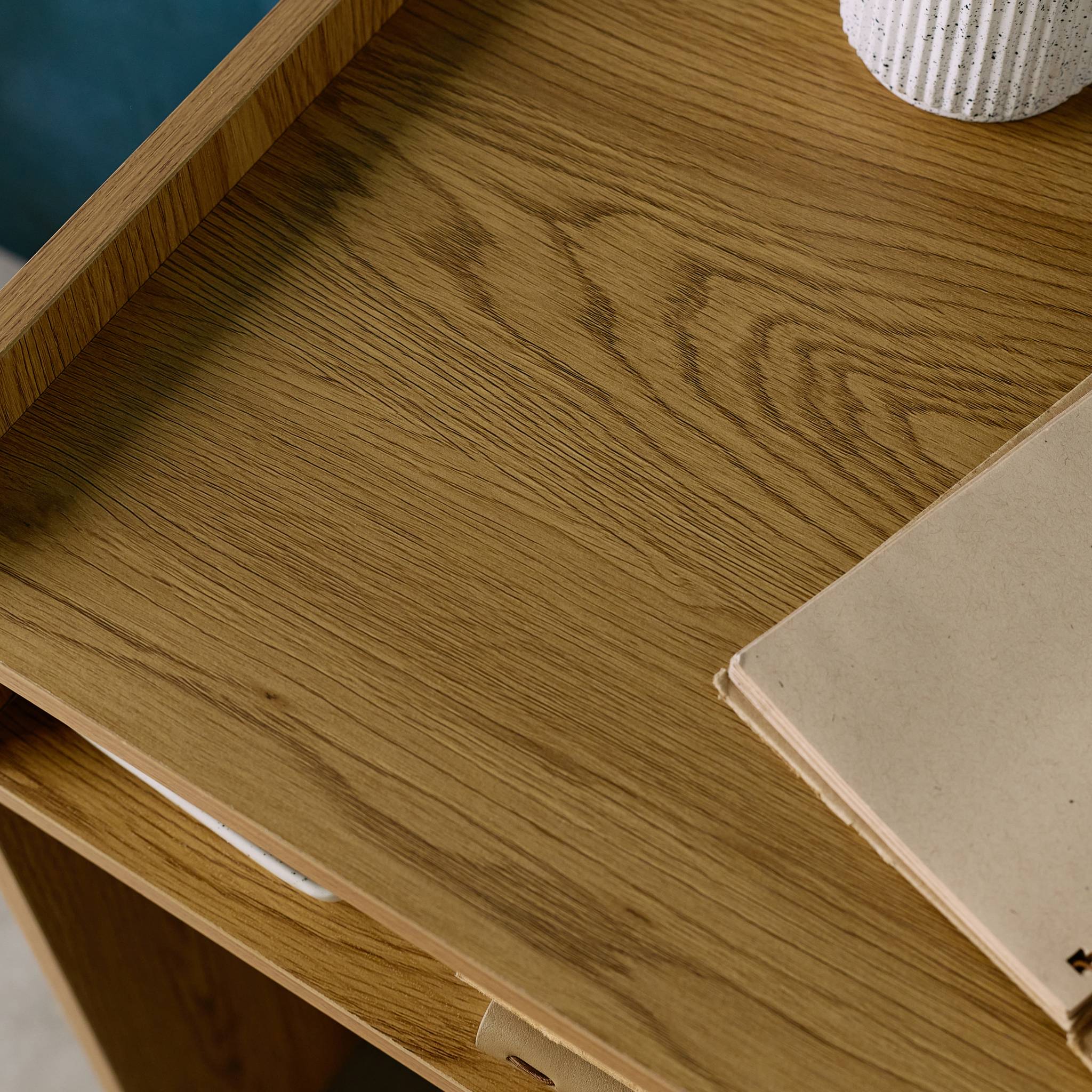 sweeek - Bureau hout decor 2 opbergvakken