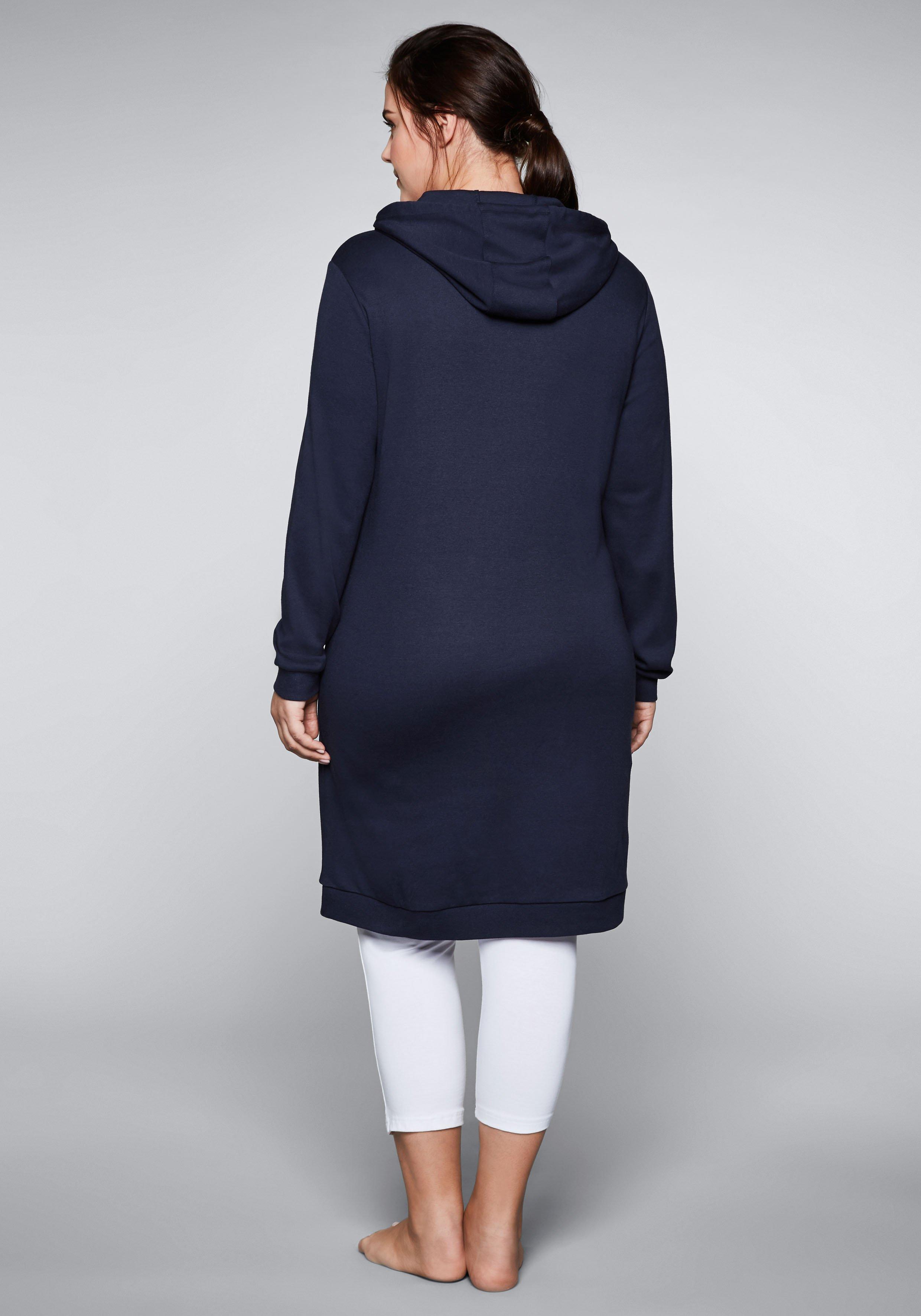 Shirtkleid mit Kapuze und Kängurutasche