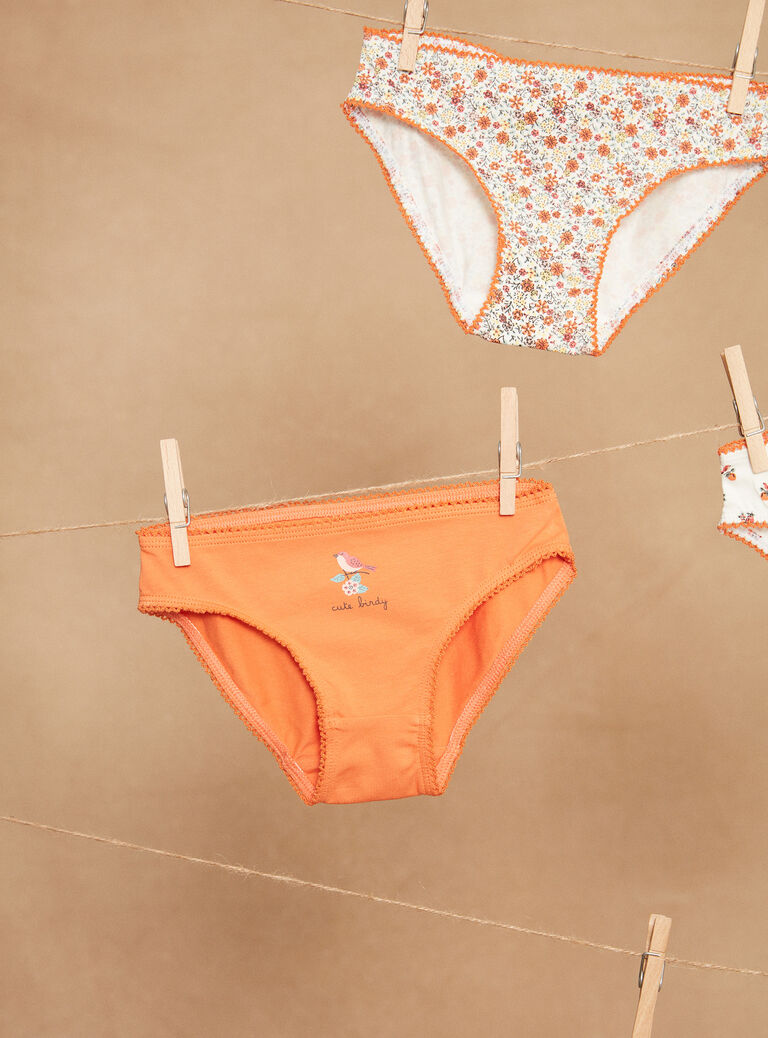3 culottes écrues et orange à imprimé fleuri, pommes et à motif hirondelles