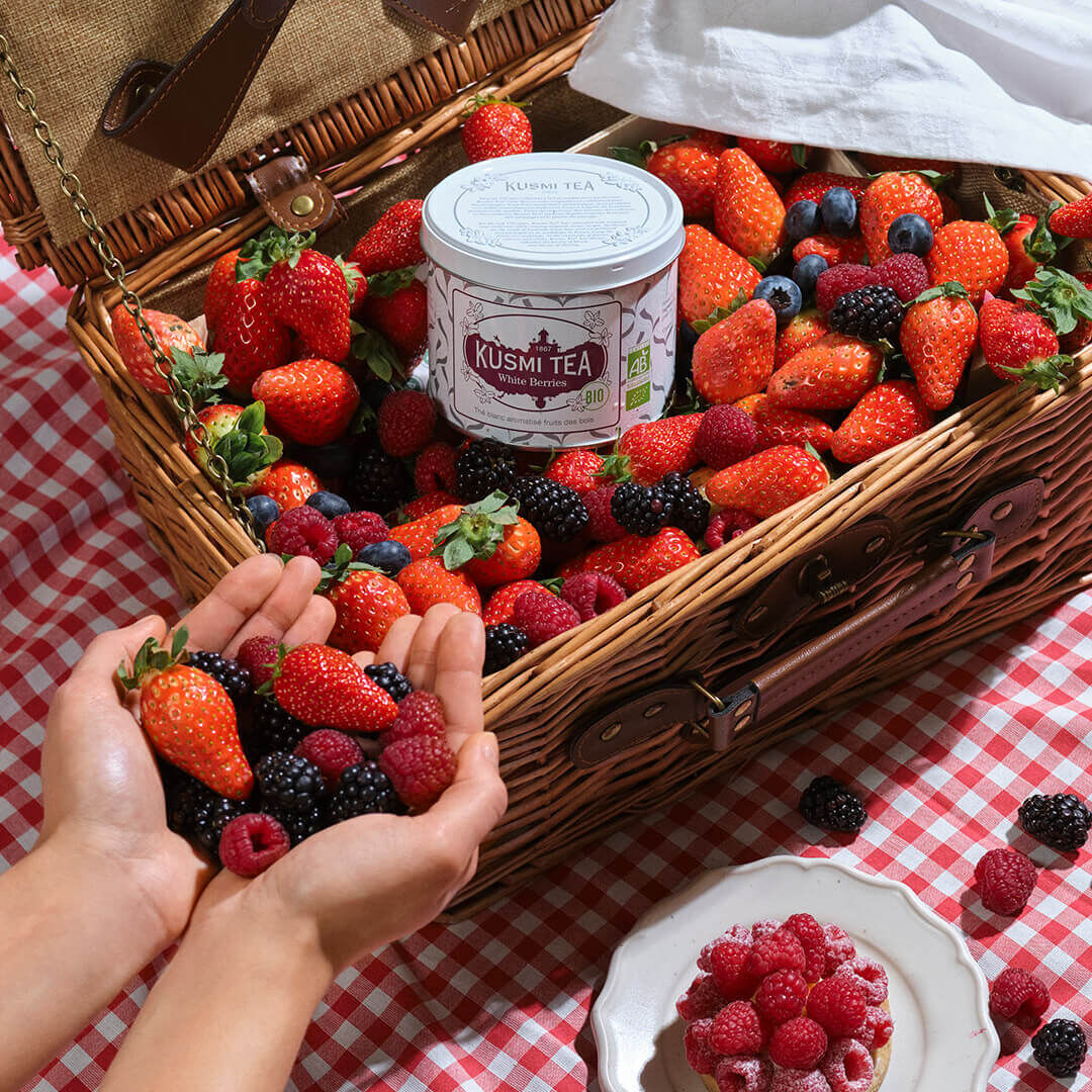 White Berries-Thé blanc bio fraise, mûre, cassis Boîte 90 g