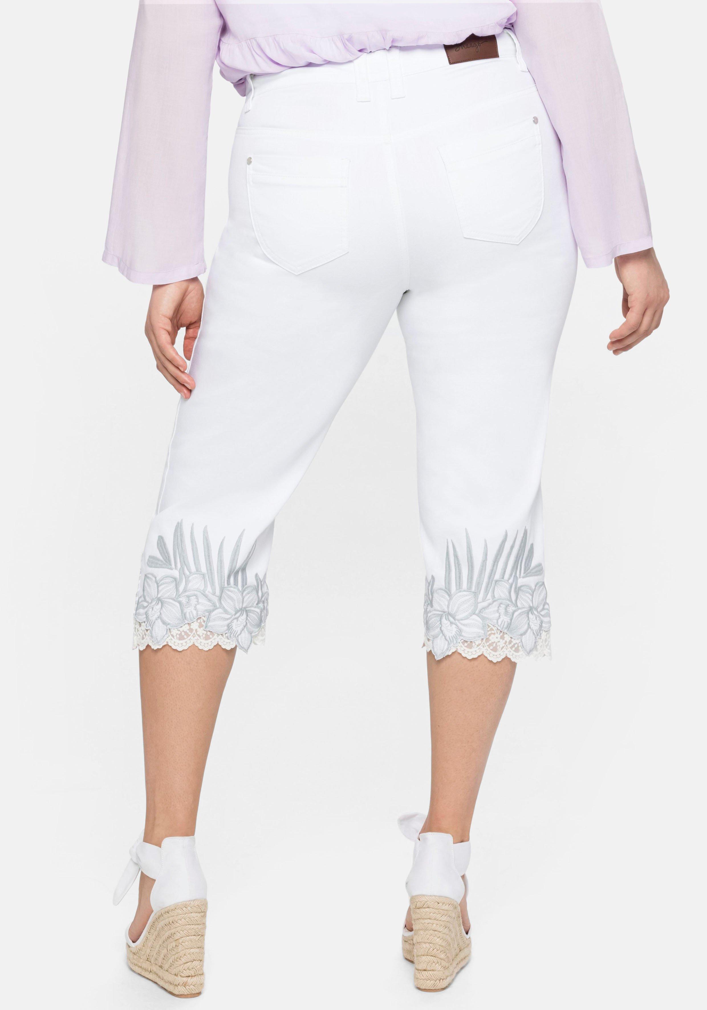 3/4-Jeans mit Stickerei und Spitze am Saum