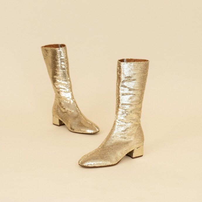 Bottes à talons et bouts pointus  en sequins platine