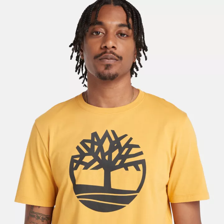 Camiseta masculina amarela com o logotipo da árvore do rio Kennebec.