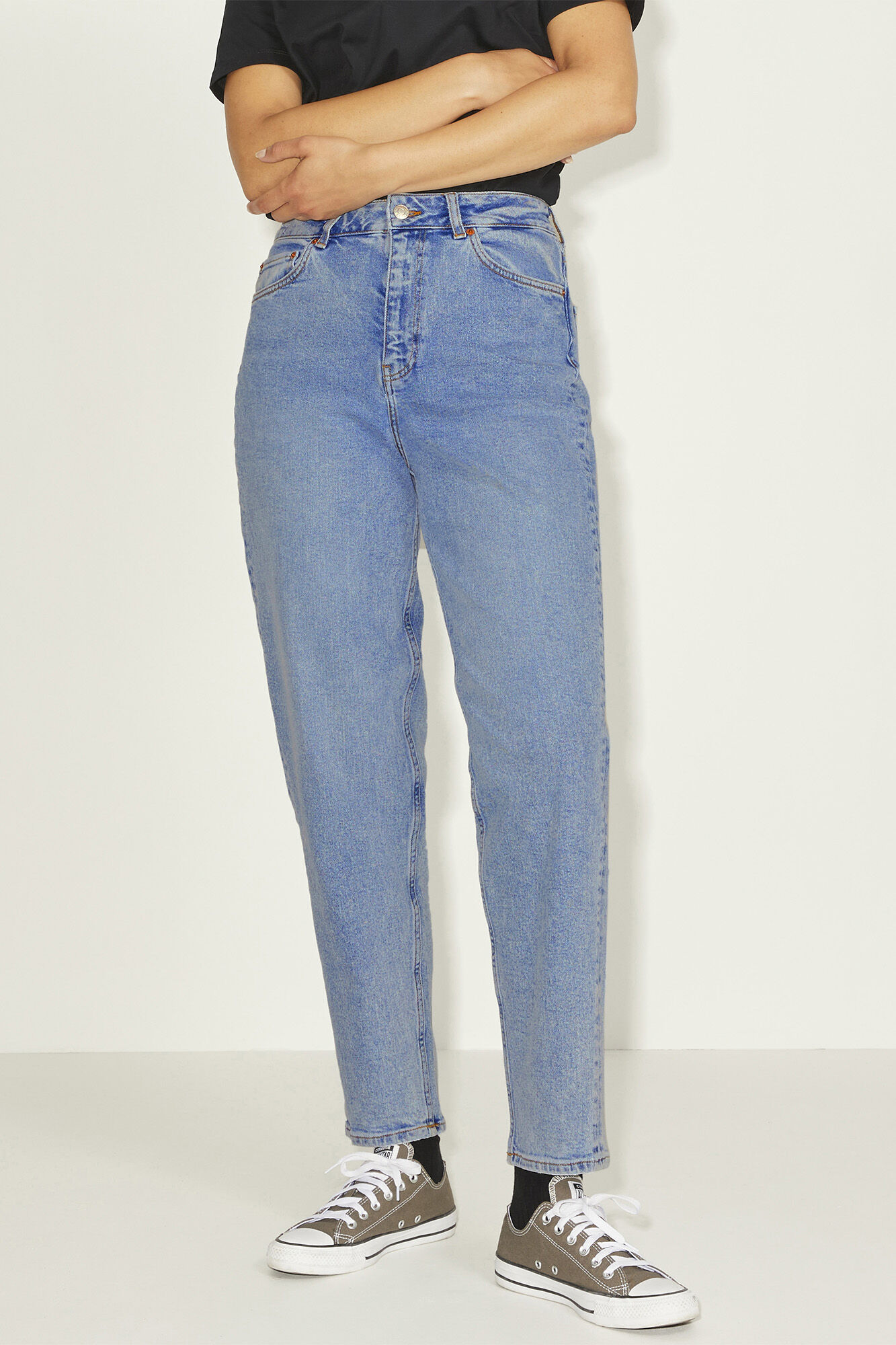calça jeans estilo Mom