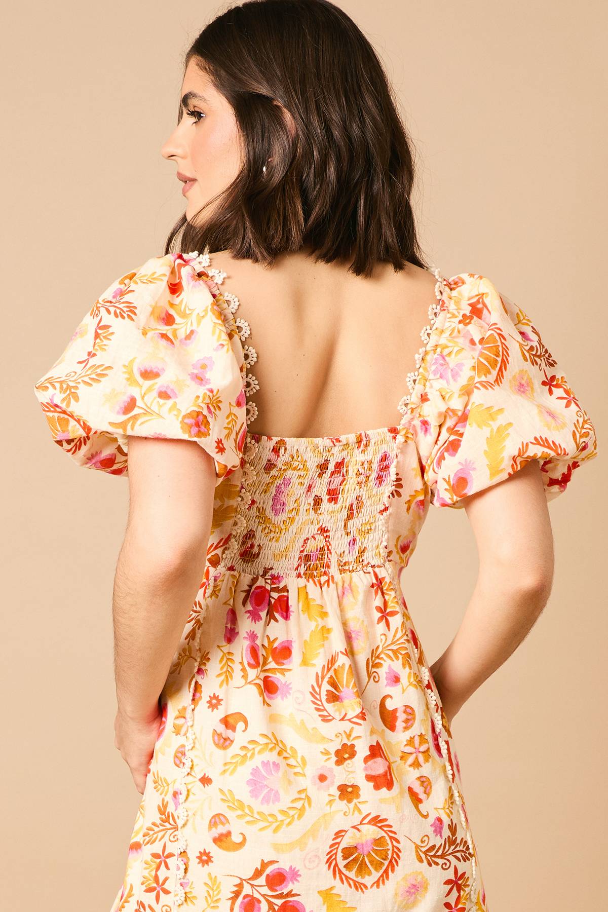 Oasis Robe Midi à Col Carré et Manches Bouffantes avec Détails de Finition