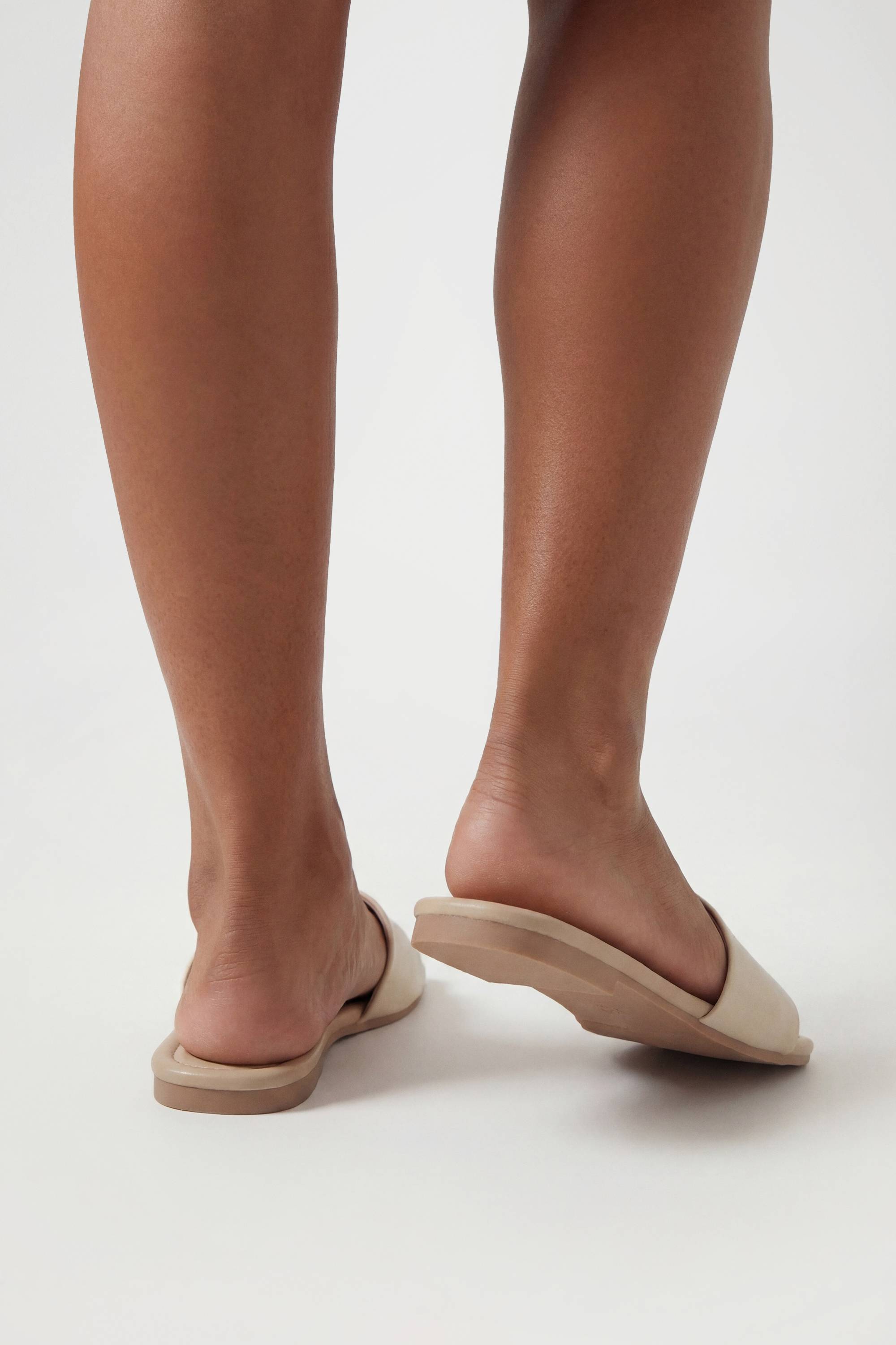 boohoo Sandales Mules À Bout Carré Effet Croco Coupe Large