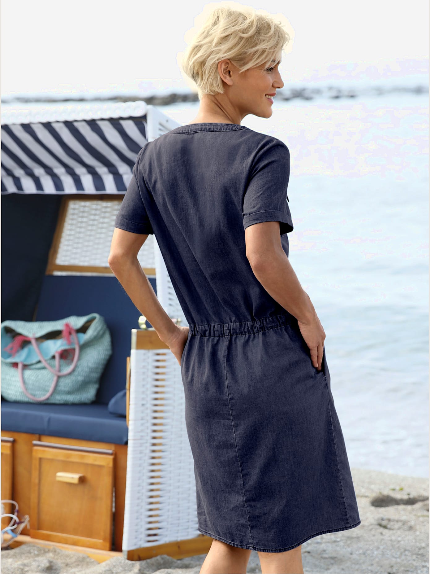 Robe coton légère avec encolure ronde avec petit v