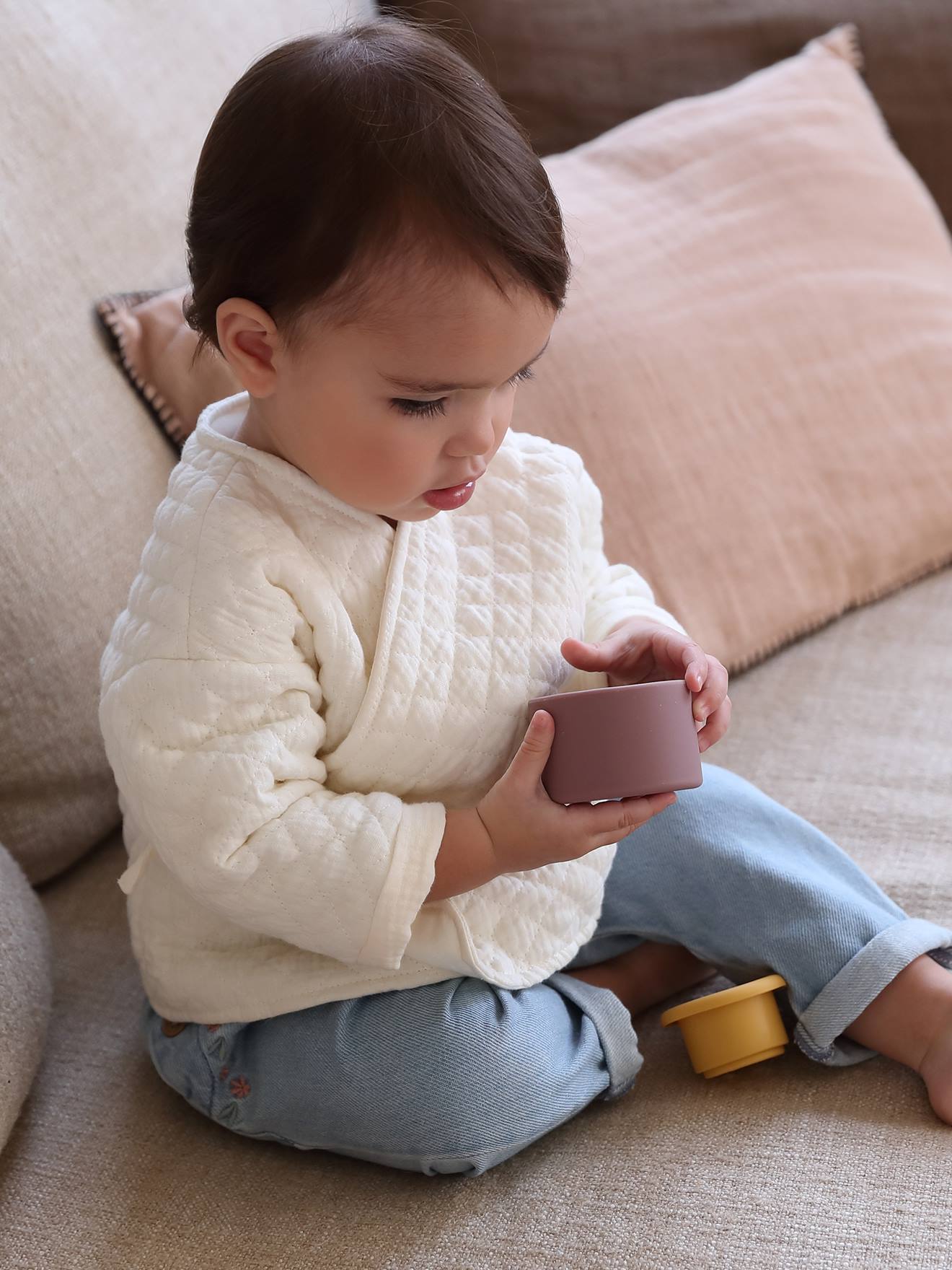 Casaquinho cruzado acolchoado para bebê