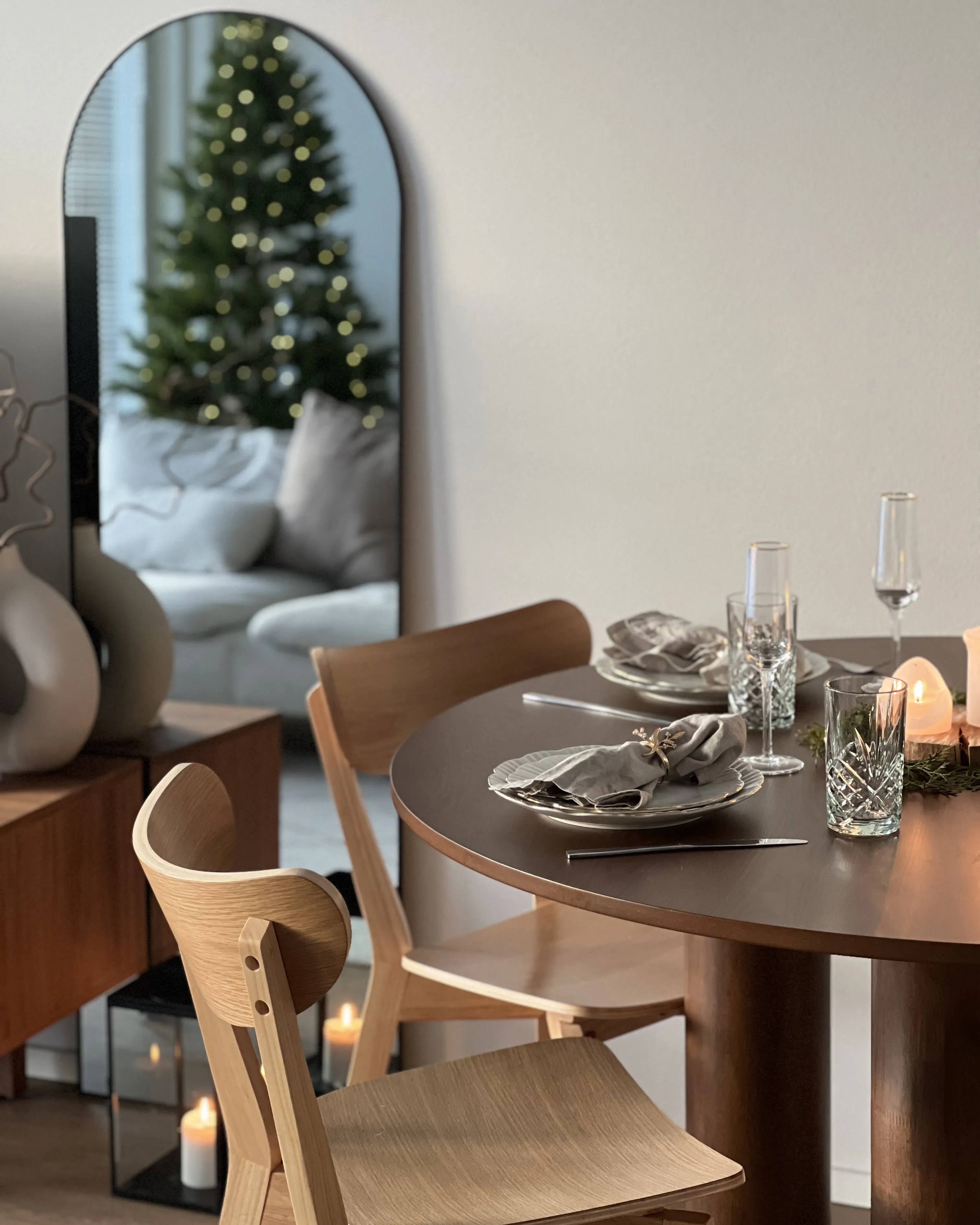 Eettafel ORIN Donker essenhout 120 cm 120 cm