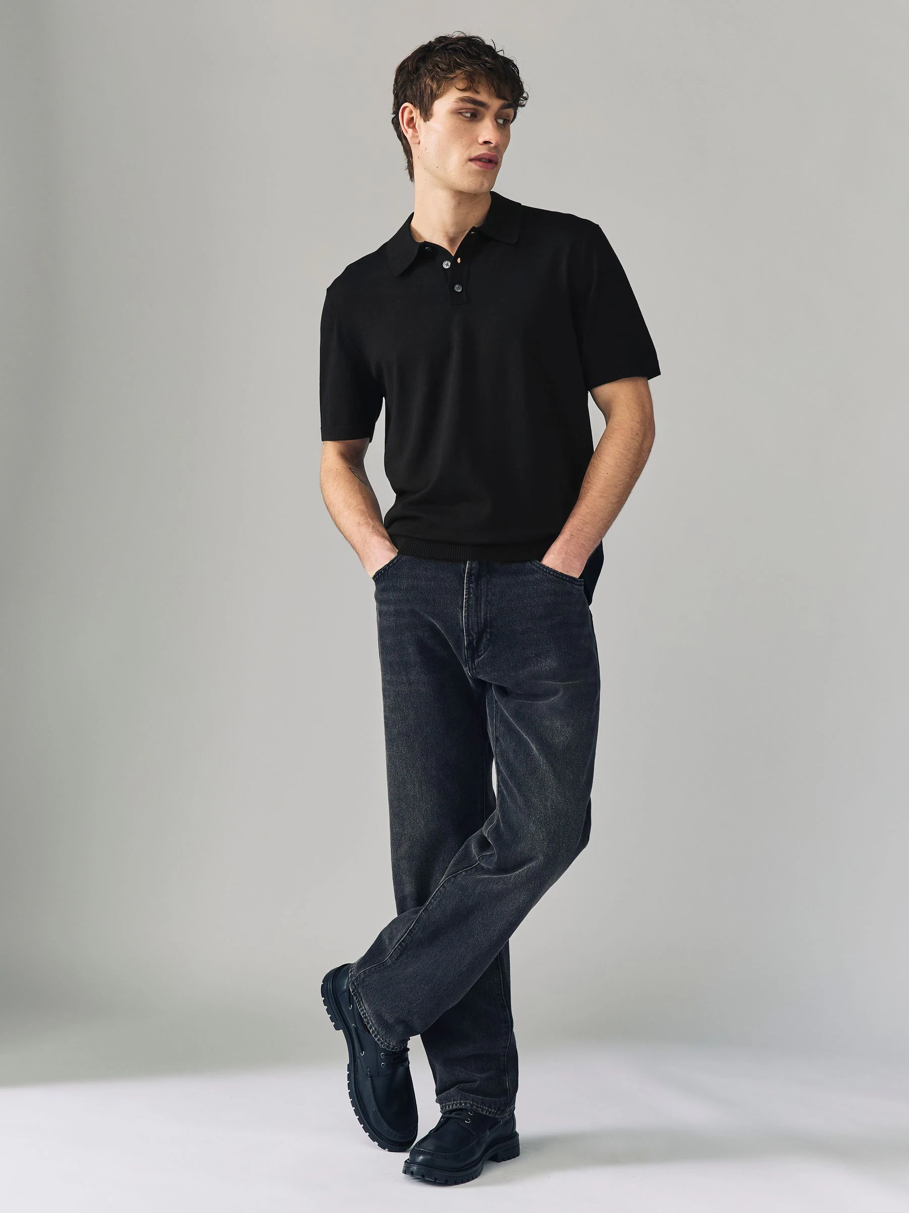 Zwart - Normale Pasvorm - Gebreid poloshirt met hoog katoengehalte en korte mouwen