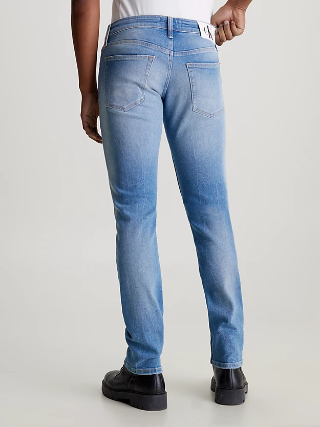 calça jeans justa