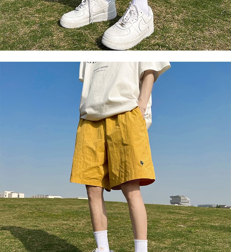 AXEN - Wijde shorts met geborduurde letters en middelhoge taille