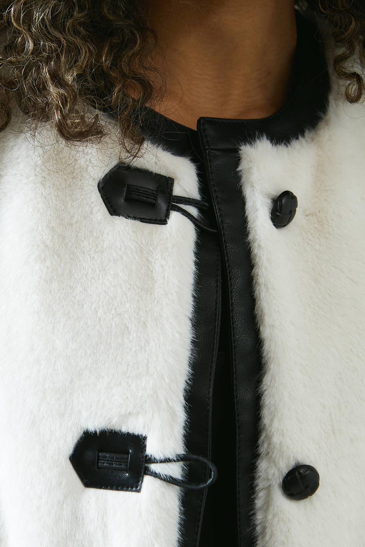 Wallis Veste en synthétique avec Détails synthétique