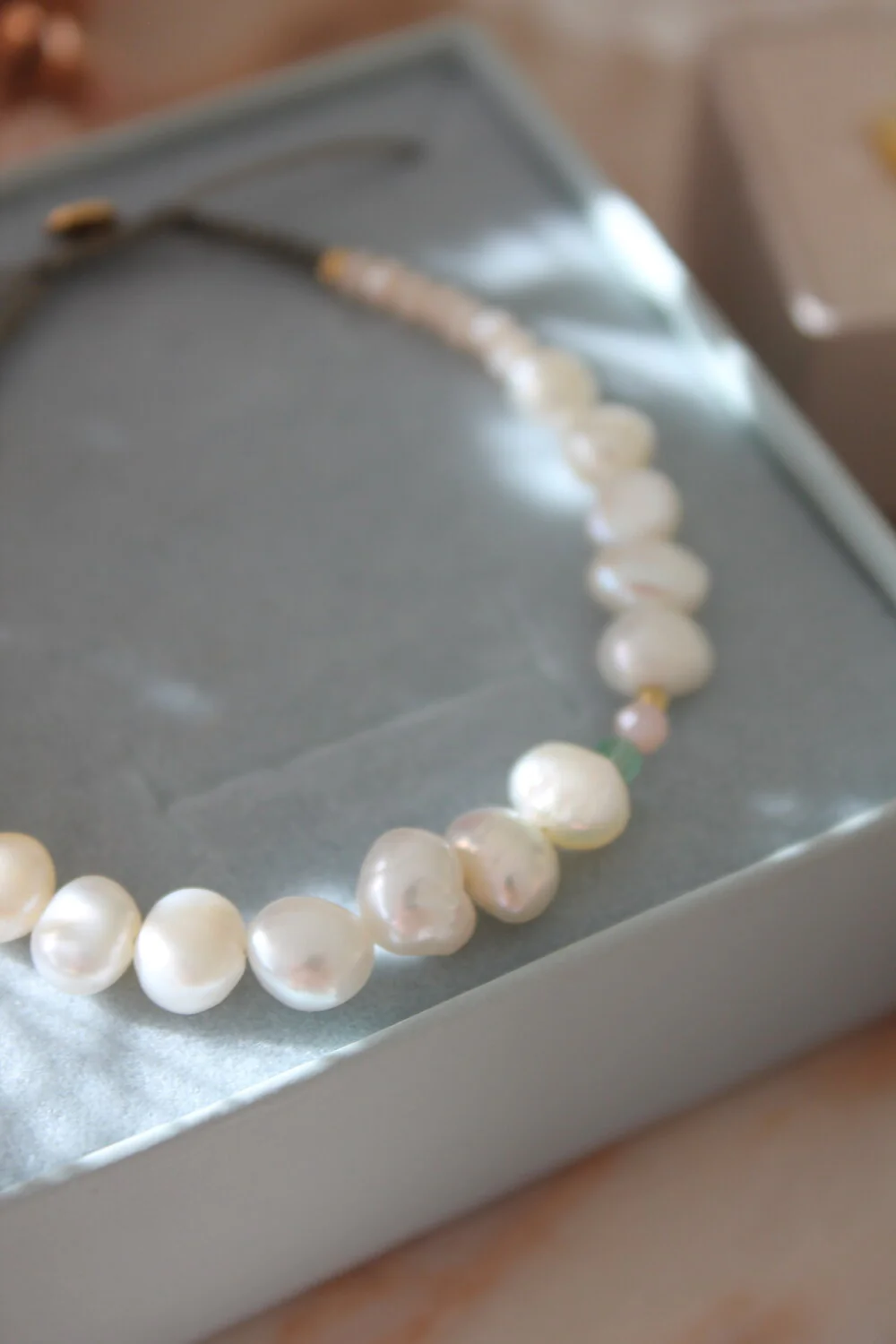 STINE A Jewelry  PlanBørnefonden perlie creme armbånd - forgyldt