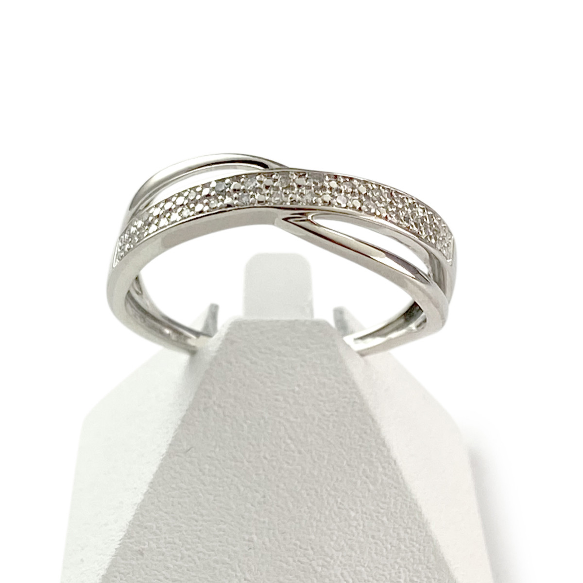 Bague d'occasion or 375 blanc anneaux entrelacés diamants
