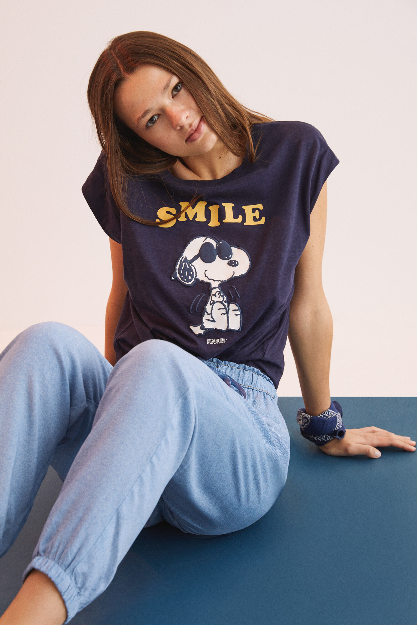 Calça comprida azul com efeito jeans viscoso