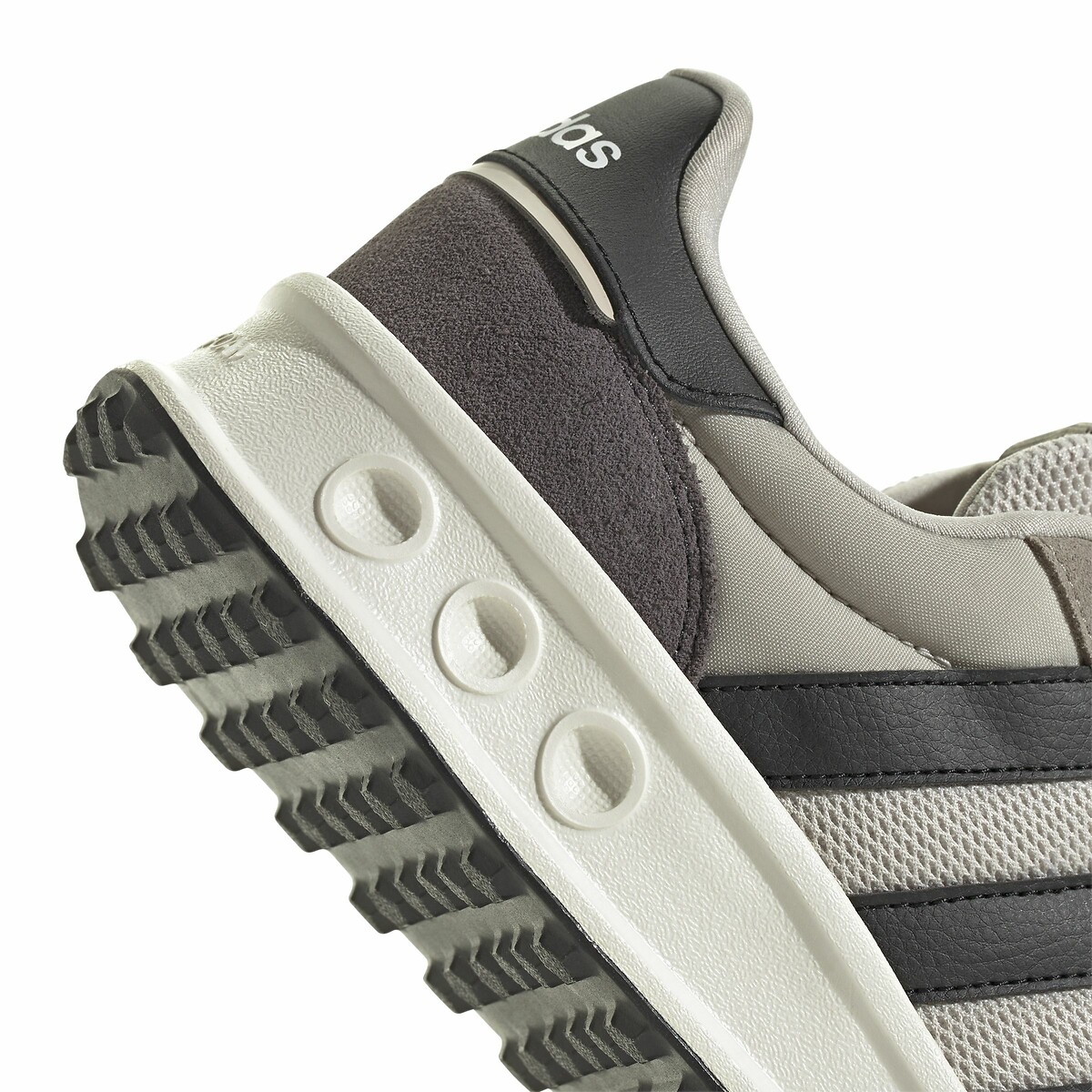 ADIDAS ROUPAS ESPORTIVAS<br>Tênis Run 84