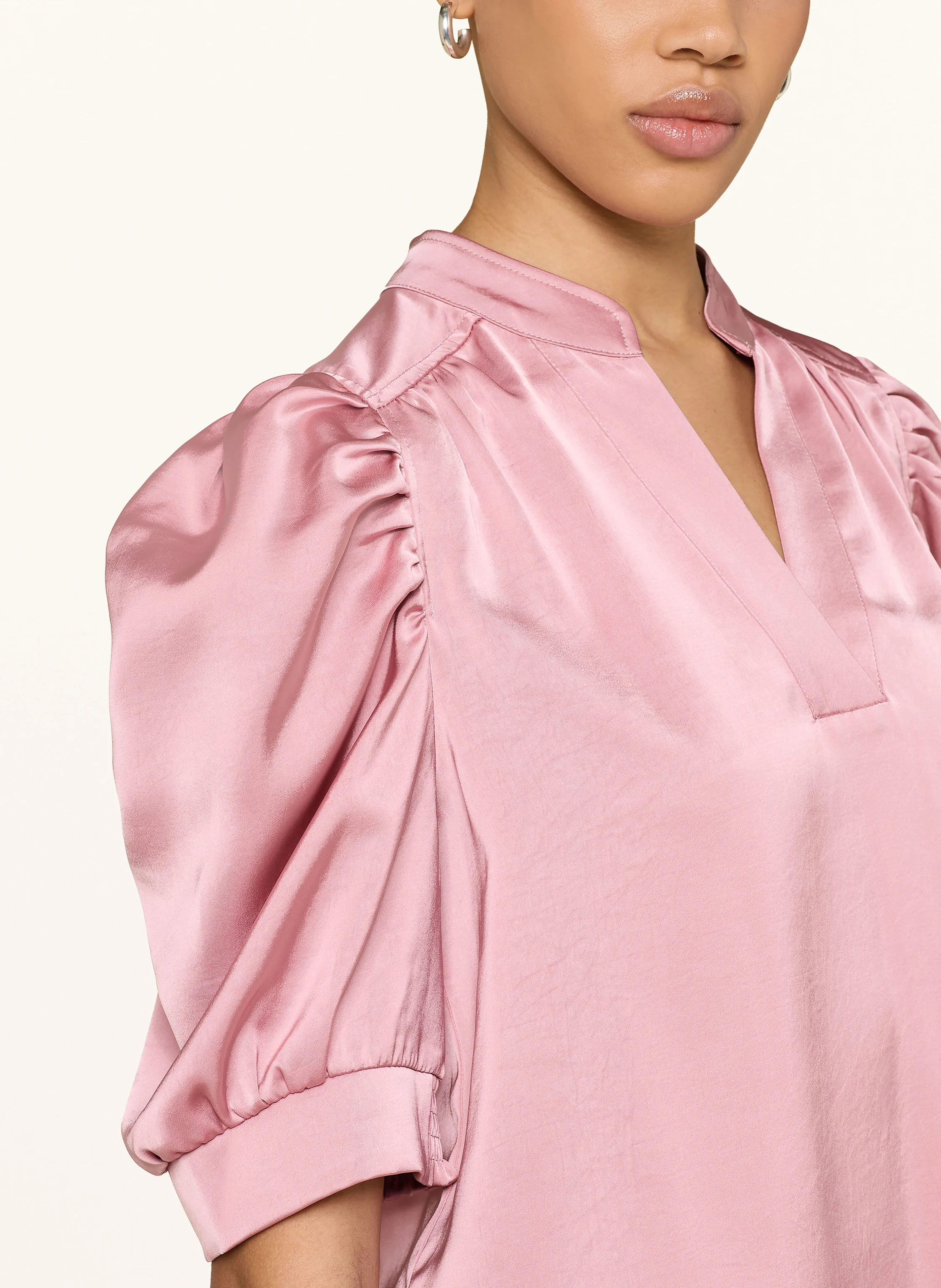 NEO NOIR Blusenshirt ROELLA aus Satin