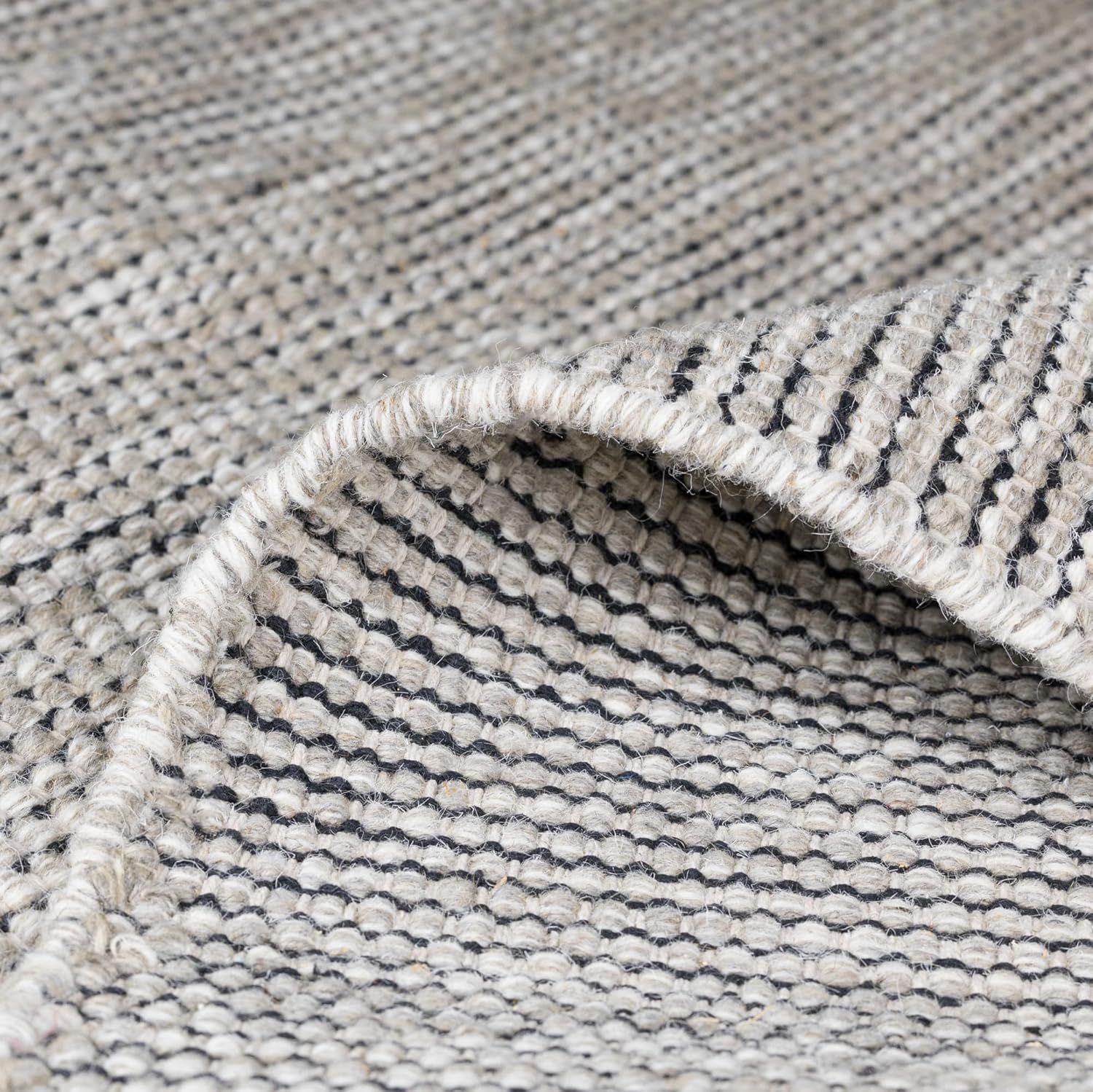 handgewebter Teppich 140x200 cm aus Wolle | weicher Woll-Teppich Wohnzimmer | handgemachter Wollteppich | flach gewebter Wohnzimmerteppich | Wendeteppich aus Naturfaser | beige Creme grau