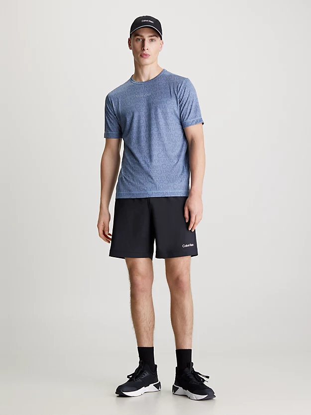 Camiseta de ginástica com logotipo