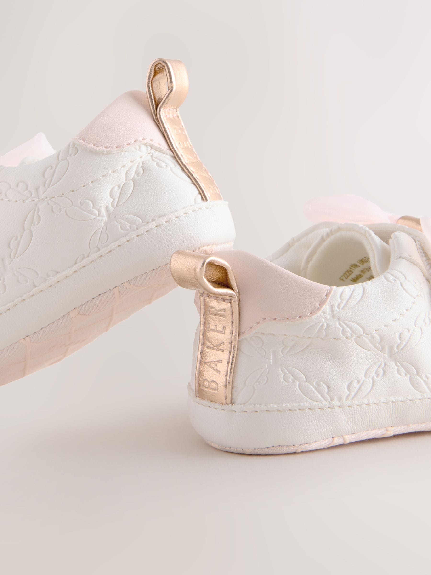 Wit/roze - Baker by Ted Baker - Organza strik Padders trainers voor babymeisjes