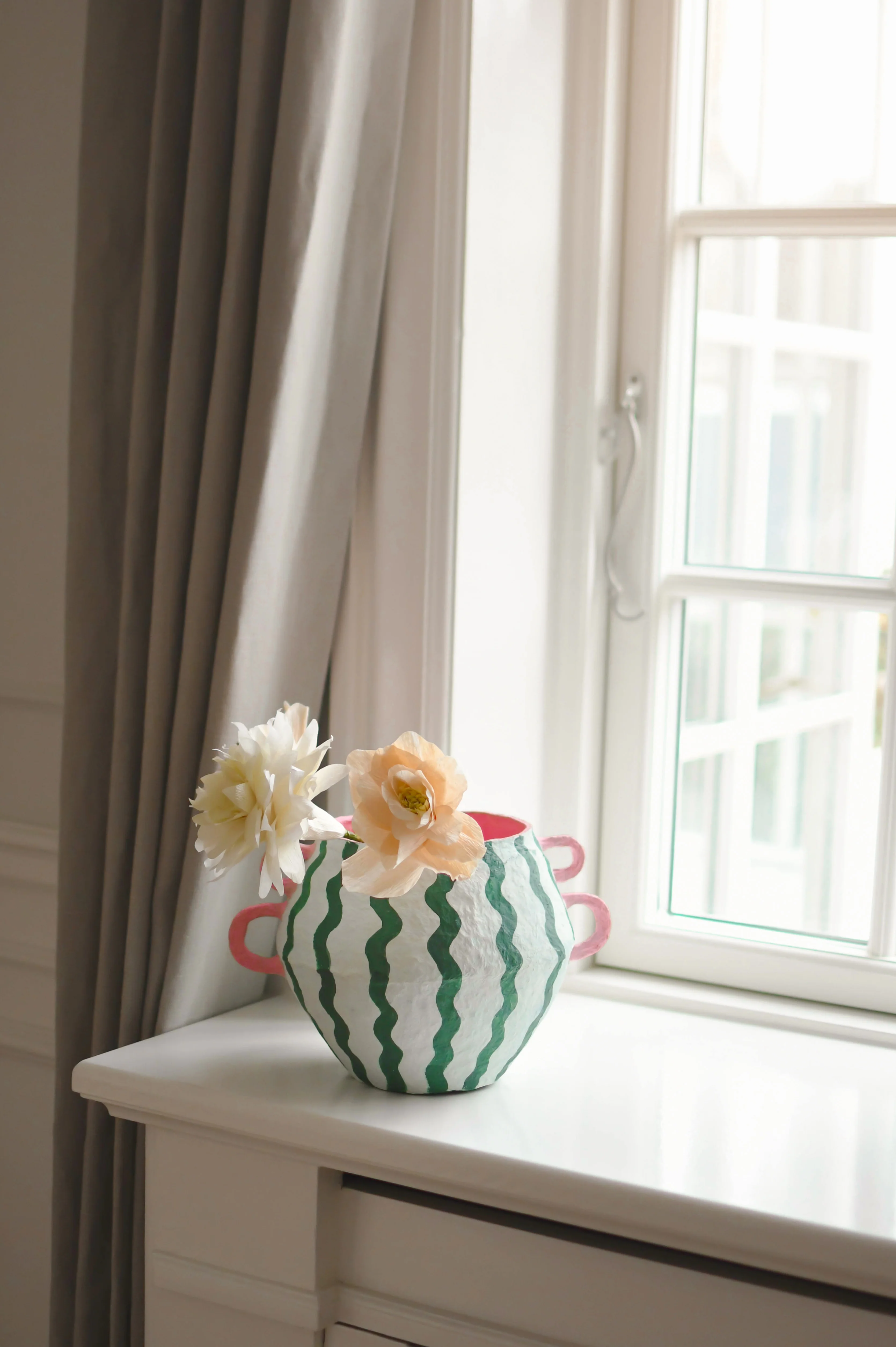 Bahne Interior  Stribet vase, grøn zig zag - H27 cm.