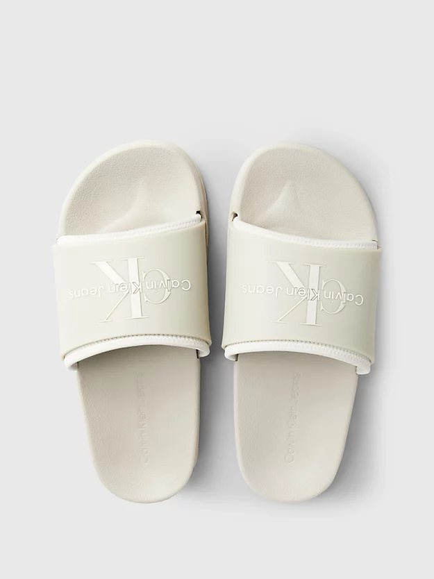 Chinelo com logotipo