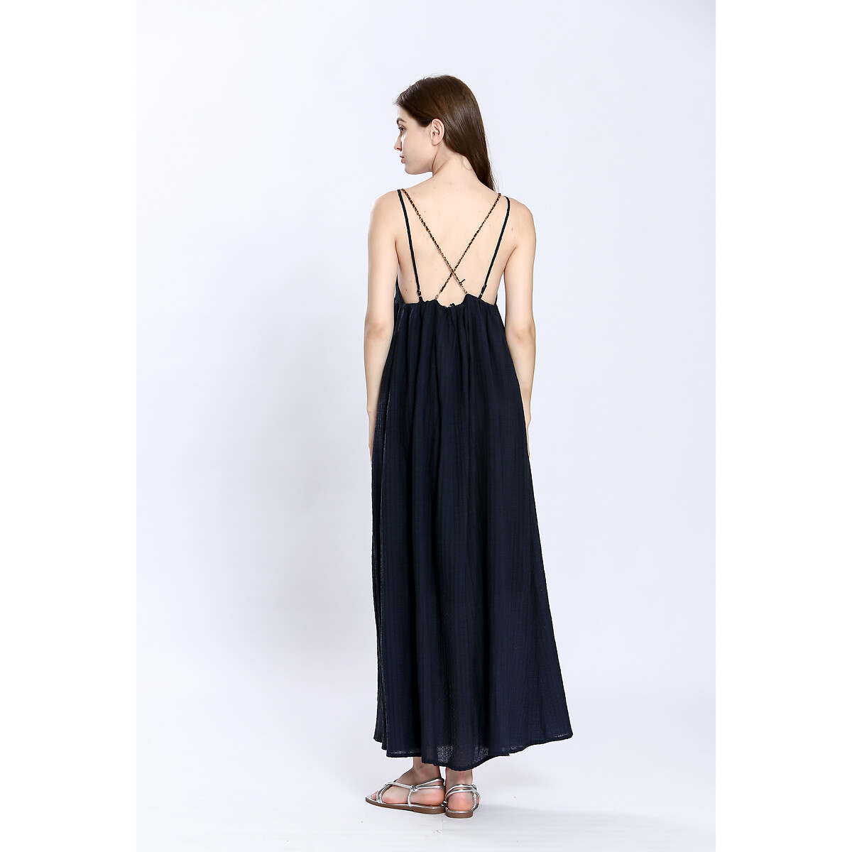 ATÉ BREVE<br>Vestido longo com decote em V e alças de corrente