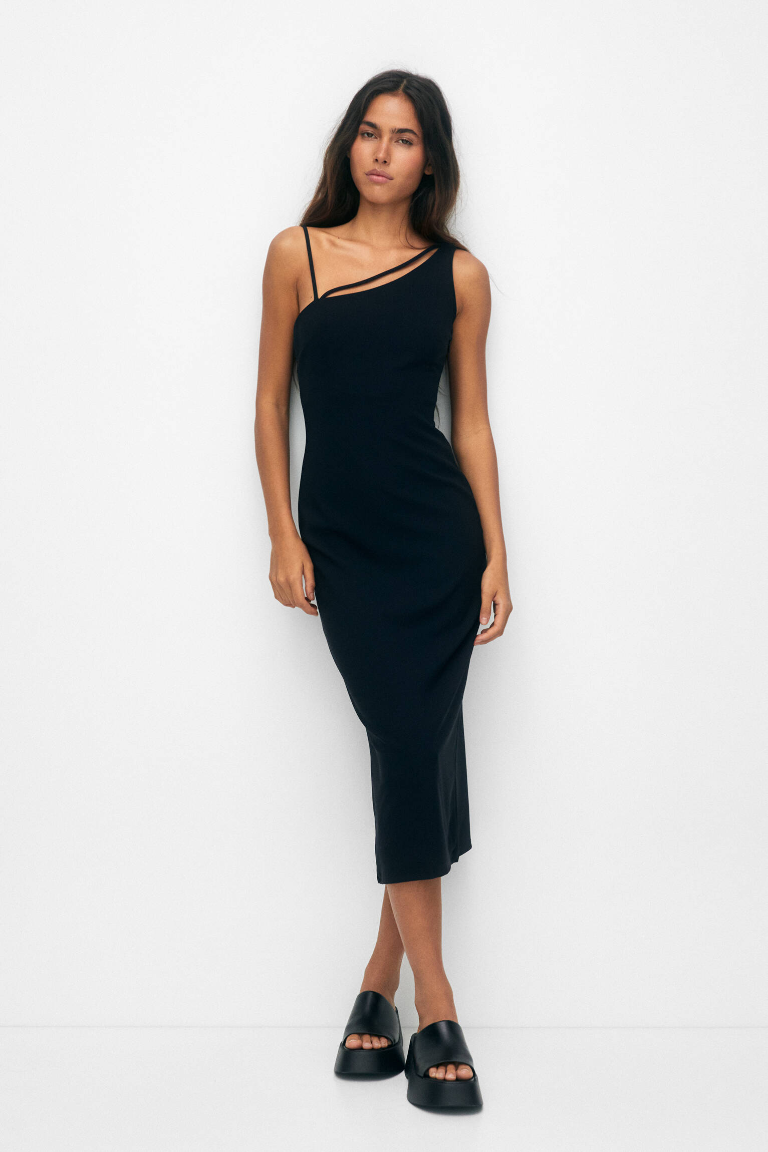 VESTIDO MIDI ASSIMÉTRICO - PRETO