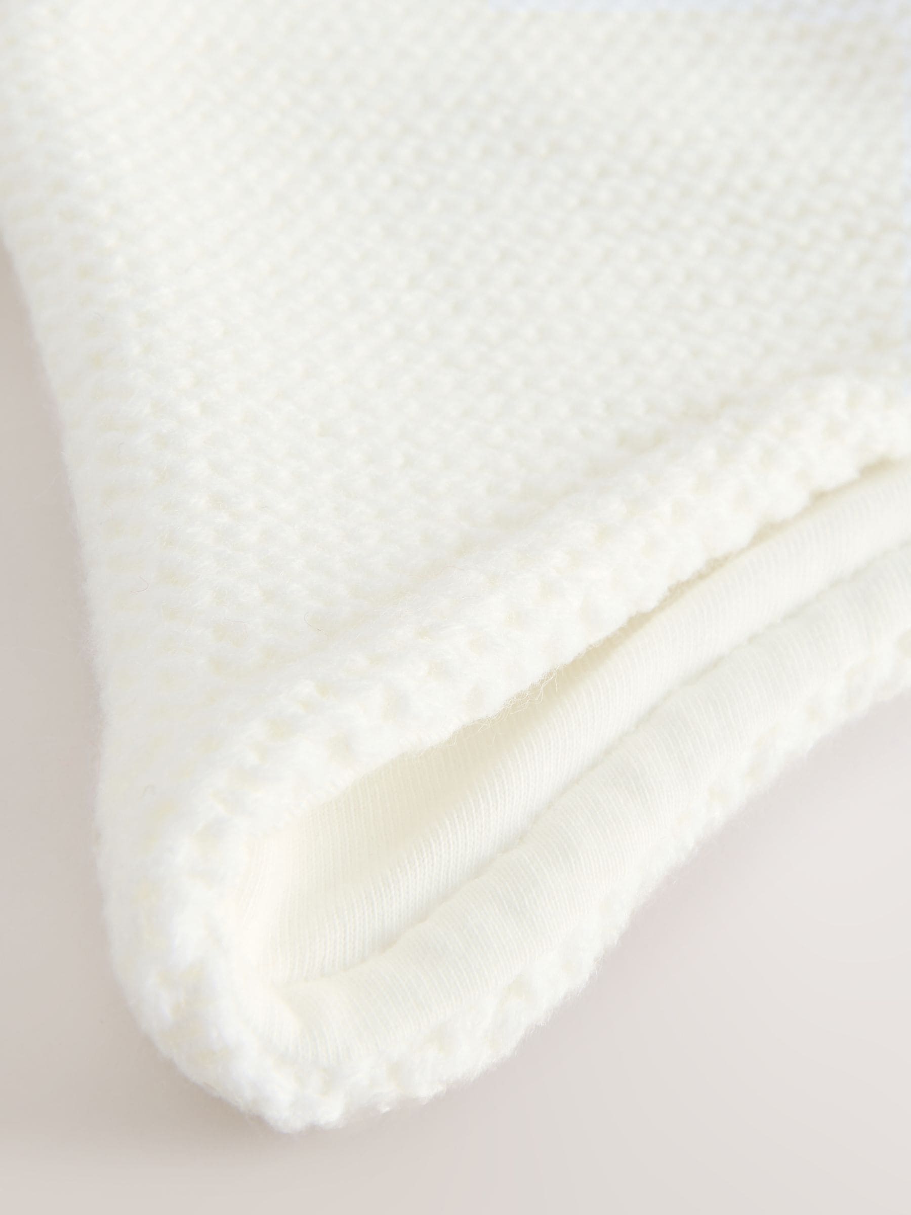 Wit - Gebreide wintermuts met dubbele pompon voor baby's