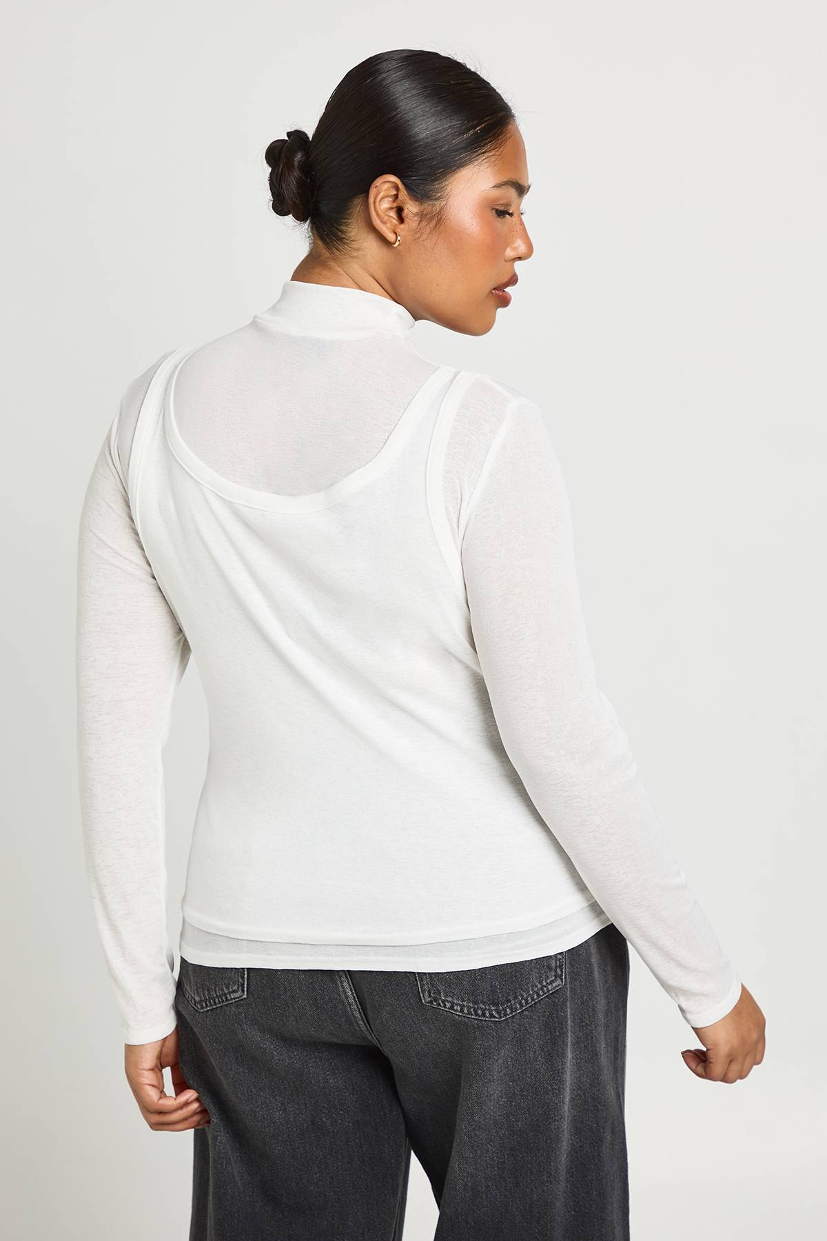 boohoo Haut Grande Taille À Col Montant Et Manches Longues Effet Superposé 2-en-1